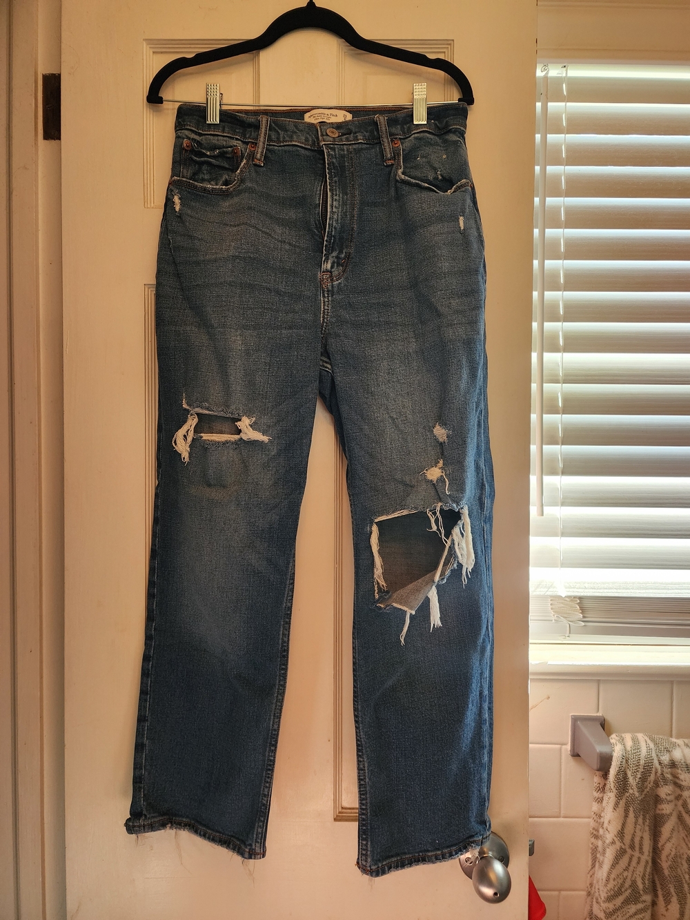Abercrombie Curve Love Ankle Straight Ultra High Rise